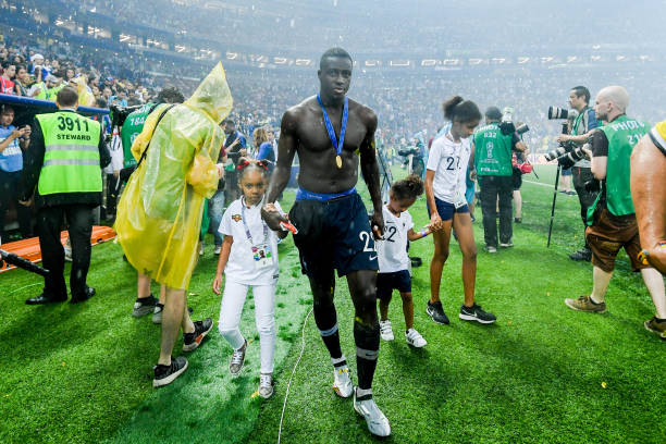 人们拭目以 人们拭目以